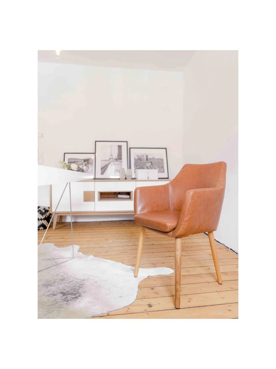 Kunstleder-Armlehnstuhl Nora mit Holzbeine, B 56 x T 55 cm 4 Kunstleder-Armlehnstuhl Nora mit Holzbeine, B 56 x T 55 cm – Bild 2