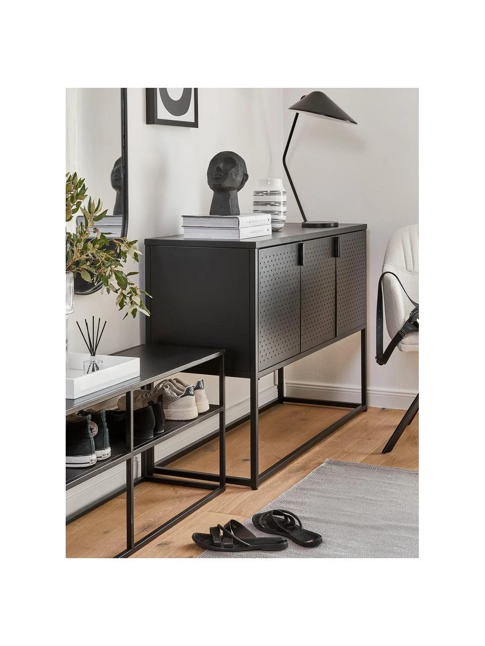 Westwing Collection Metall-Sideboard Neptun mit Türen in Schwarz, B 120 x H 80 cmNur noch 1 Artikel verfügbar 4 Westwing Collection Metall-Sideboard Neptun mit Türen in Schwarz, B 120 x H 80 cmNur noch 1 Artikel verfügbar – Bild 2