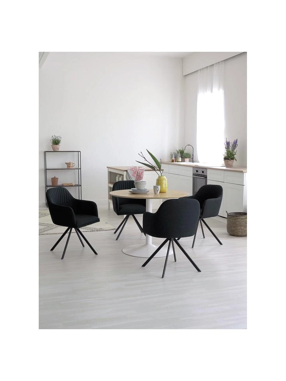 Westwing Collection Polster-Drehstuhl Lola mit Armlehne in Schwarz, B 58 x T 53 cm 4 Westwing Collection Polster-Drehstuhl Lola mit Armlehne in Schwarz, B 58 x T 53 cm – Bild 2