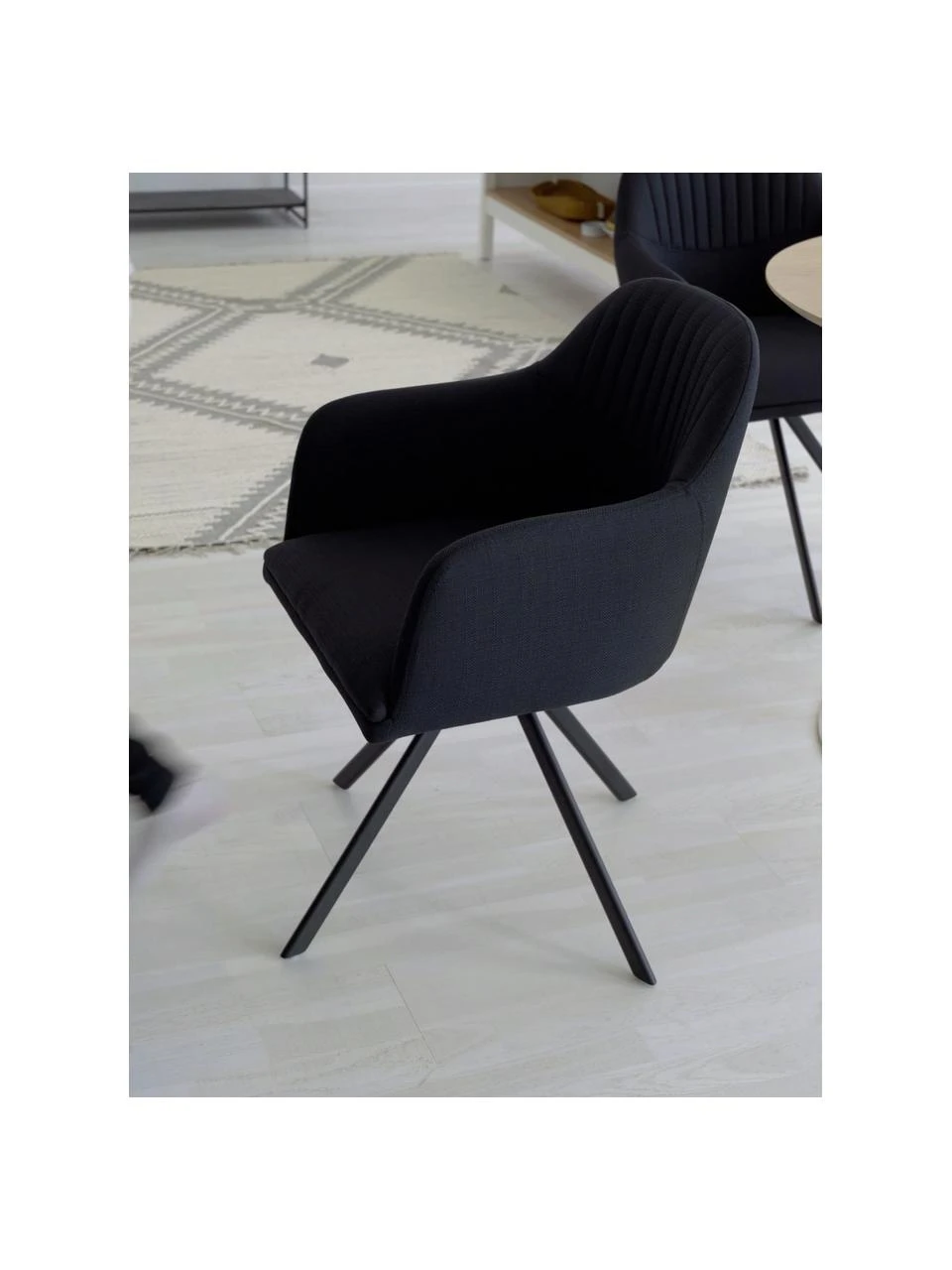 Westwing Collection Polster-Drehstuhl Lola mit Armlehne in Schwarz, B 58 x T 53 cm 5 Westwing Collection Polster-Drehstuhl Lola mit Armlehne in Schwarz, B 58 x T 53 cm – Bild 3