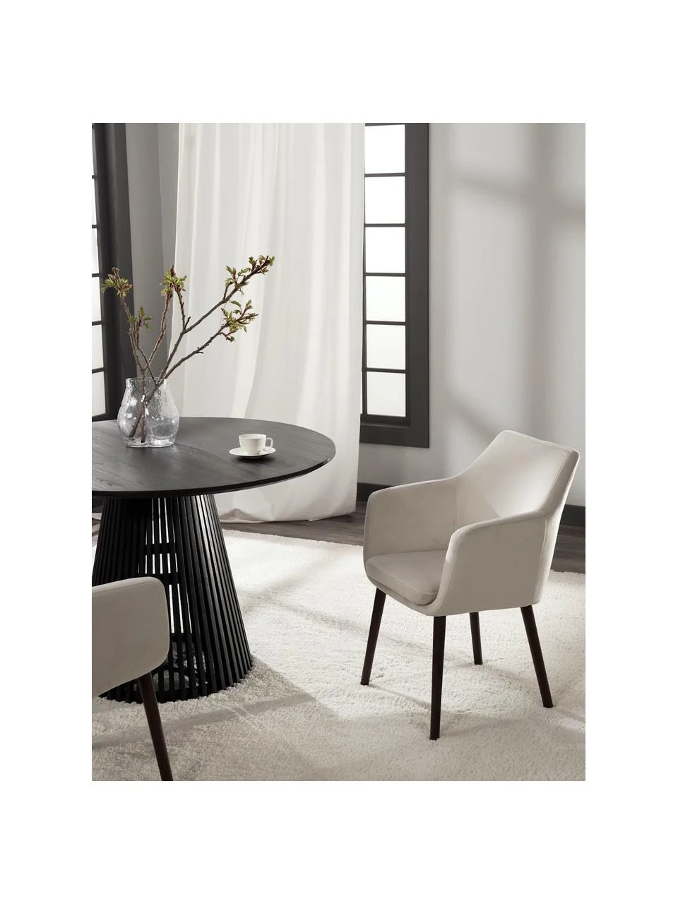 Samt-Armlehnstuhl Nora mit Holzbeinen, B 58 x T 58 cmNur noch wenige verfügbar 4 Samt-Armlehnstuhl Nora mit Holzbeinen, B 58 x T 58 cmNur noch wenige verfügbar – Bild 2