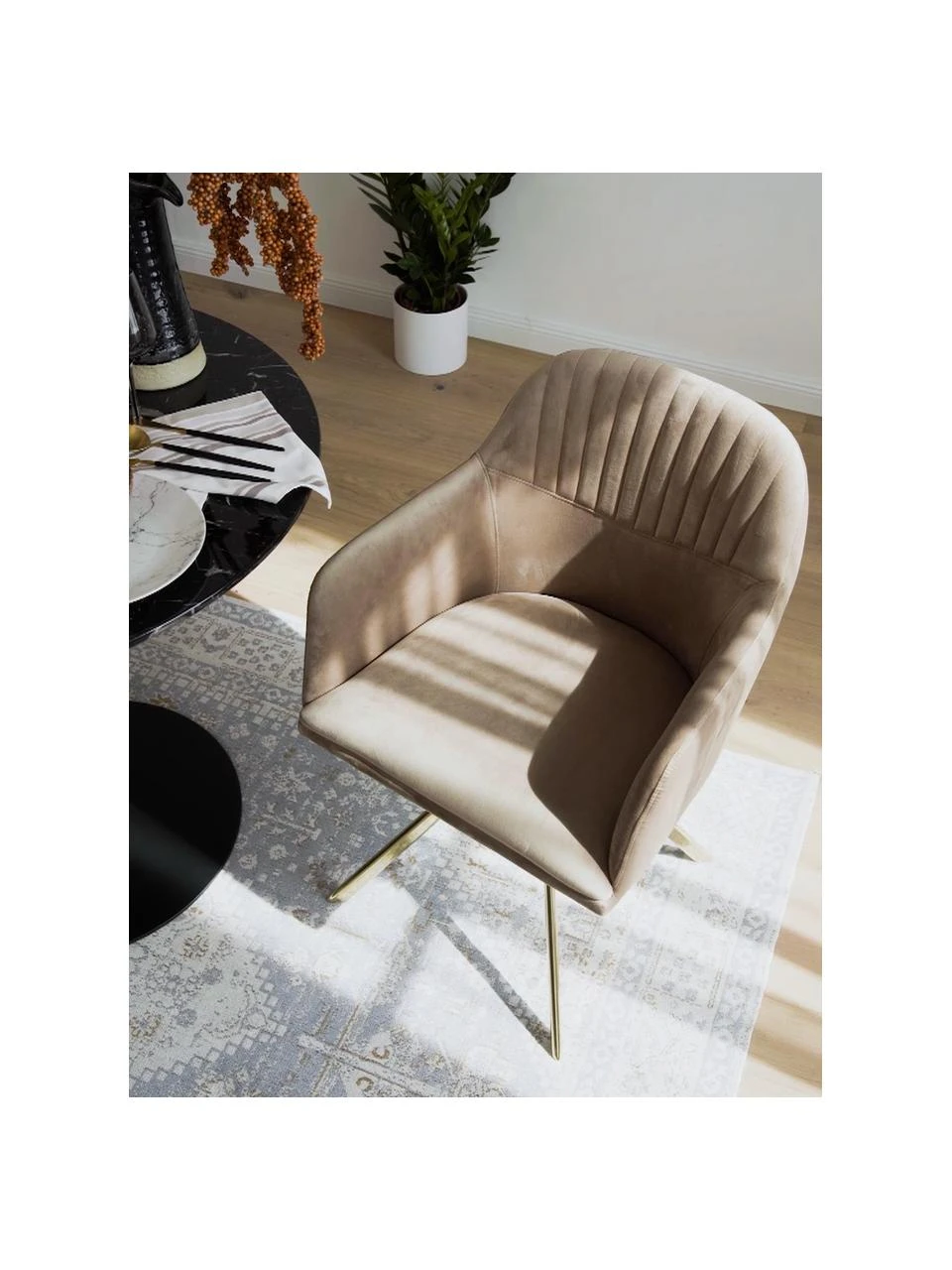 Westwing Collection Samt-Drehstuhl Lola mit Armlehne in Hellbraun, B 58 x T 53 cm 4 Westwing Collection Samt-Drehstuhl Lola mit Armlehne in Hellbraun, B 58 x T 53 cm – Bild 2
